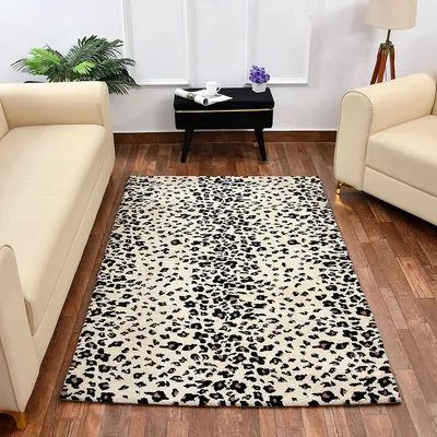 Aesthetic Black and Cream Abstract Print Hand Tufted Polyester Carpet