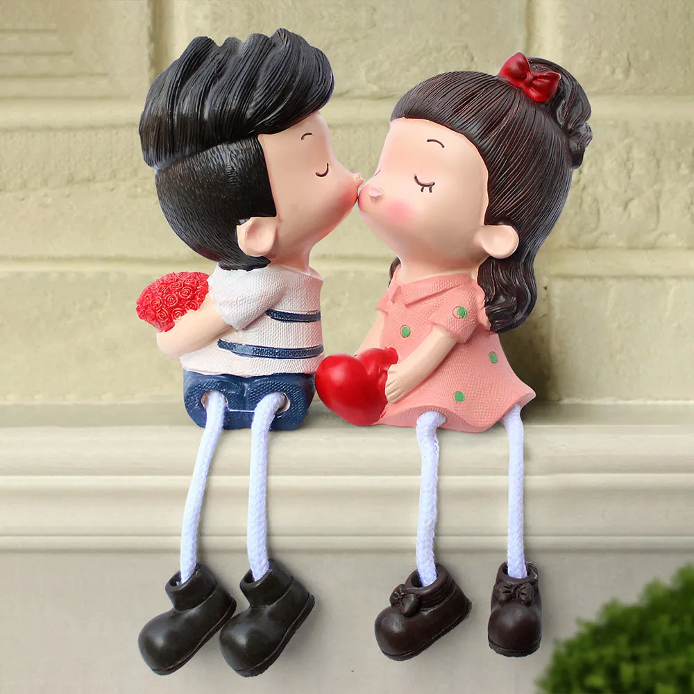 Artsy Polyresin Love Couple Figurine Valentine's Day Gift Ideas for Women