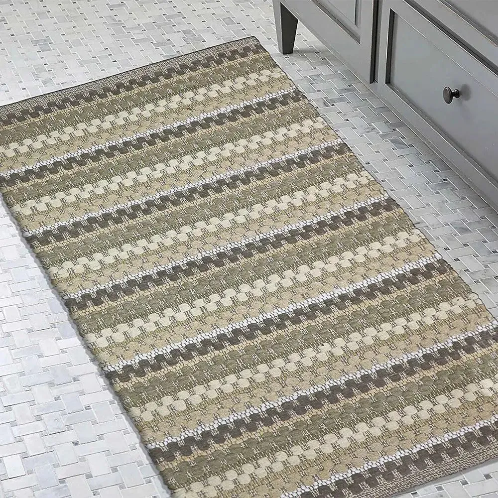 Beige Traditional Pattern Handwoven Cotton Area Rug (20 x 32) Inches