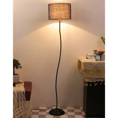 Deigner Wavy Floor Lamp With Drum Shape Jute Shade
