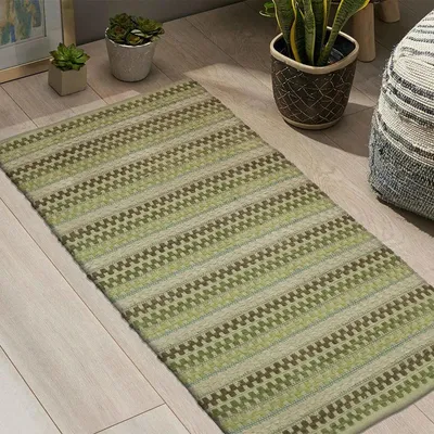 Green Traditional Pattern Handwoven Cotton Area Rug (20 x 32) Inches