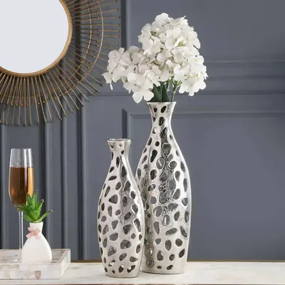 Silver Finish Modish Decorative Vases for Home/Office