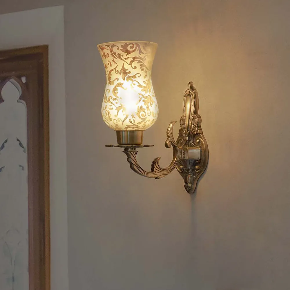 Traditional Antique Brass Finished Etched Glass 1 Light Wall Sconce